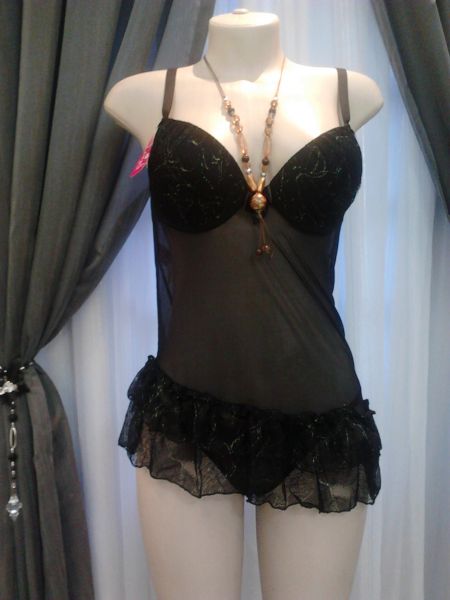 camisola com renda preta com roxo