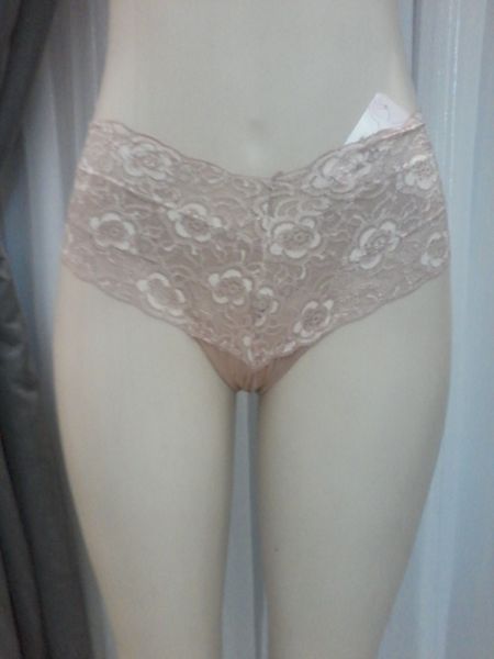 Calcinha kalesson com pequena renda